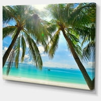 DesignArt 'Palm visi nad pješčanom bijelom plažom' Seashore Photo Canvas Art Print